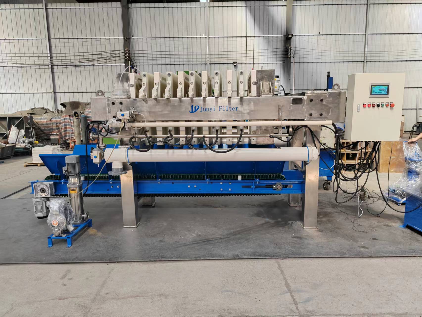 Principle  of the squeezing function of the Membrane Filter Press